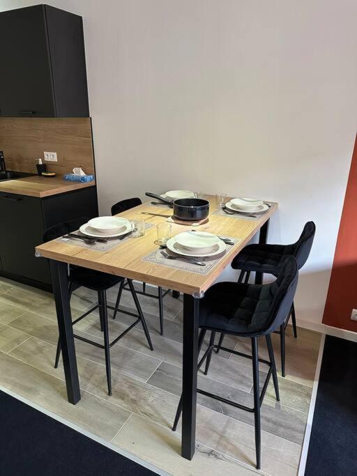 Appt De Standing Centre Ville Tarbes Exterior foto